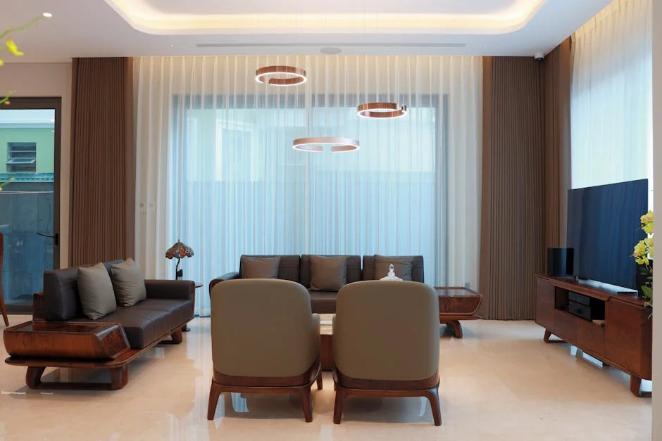 Salon moderne minimaliste avec mobilier élégant et éclairage soigné